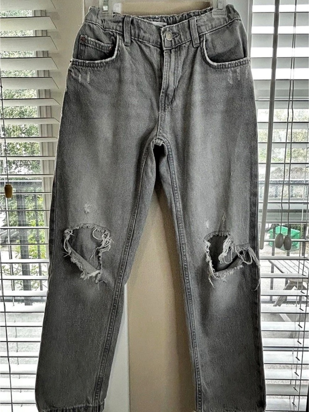 Distressed Straight Leg Jeans in Gray